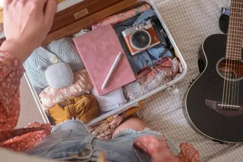 How to Pack a Suitcase? 5 Clever Ways of Packing in A Minimalistic Manner
